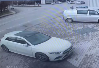 Bursa'da dalgın sürücünün kaza anı kamerada