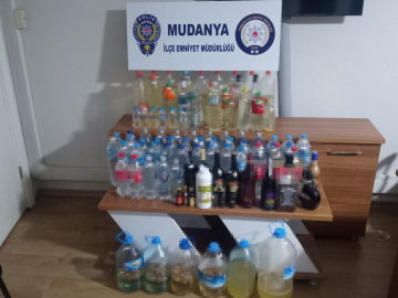 Bursa'da yılbaşı öncesi operasyon: 127 litre sahte alkol ele geçirildi