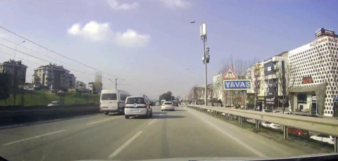 Bursa'da trafiği tehlikeye düşüren maganda böyle görüntülendi