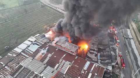 Yıldırım'da iki fabrika alev alev yandı