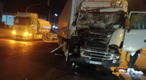 Bursa'da kontrolden çıkan TIR, tankere çarptı