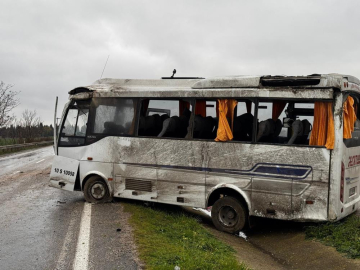 Balıkesir'de işçi servisi devrildi: 18 yaralı