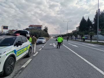 Mudanya'da hızlı sürücüler cezadan kaçamadı