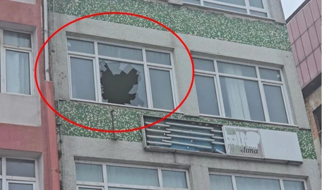 Kavga ettikleri arkadaşlarını camdan aşağı attılar