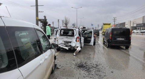 Bursa'da zincirleme kaza: 4 kişi yaralandı