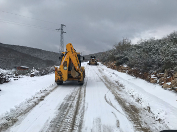 Nilüfer’de karla mücadele çalışmaları aralıksız sürüyor