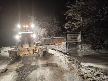 Bursa Büyükşehir karla mücadelesini sürdürüyor