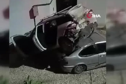 Bursa'da kontrolden çıkan otomobil park halindeki aracın üzerine uçtu: 1 yaralı