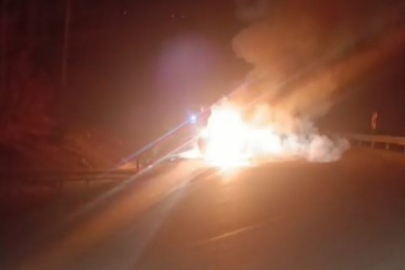 Uludağ'dan inen otomobil yolda yandı