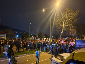 Bursa'da Ekrem İmamoğlu protestosuna polis müdahalesi