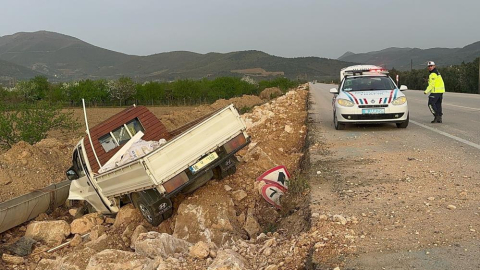 Bursa’da otomobil şarampole uçtu