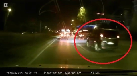Bursa'da trafikte makas atan sürücü kamerada