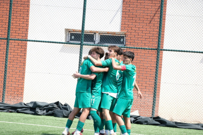 Bursaspor U19 takımı da şampiyonluğu garantiledi