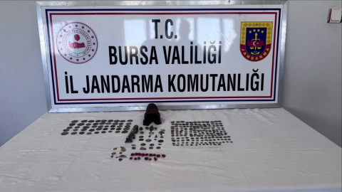 Bursa'da tarihi eser operasyonu: 226 sikke ve minyatür heykel ele geçirildi