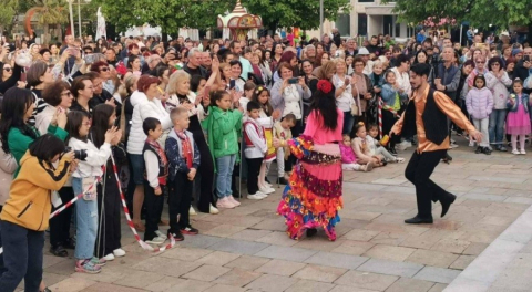 Nilüfer Belediyesi Halk Dansları Topluluğu Bulgaristan'da büyük beğeni topladı