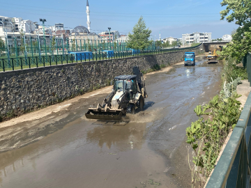 Bursa Büyükşehir Belediyesi’nden Mandıras Deresi’nde temizlik seferberliği