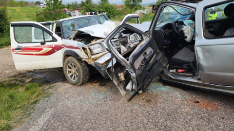 Bursa'da otomobiller kafa kafaya çarpıştı: 1 can kaybı