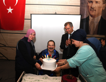 Serebral palsili Fırat Kıpçak ortaokul diplomasını OBAM'dan aldı