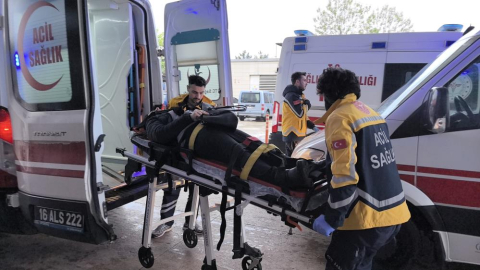 Bursa'da işçileri taşıyan servis minibüsü kaza yaptı: 13 yaralı