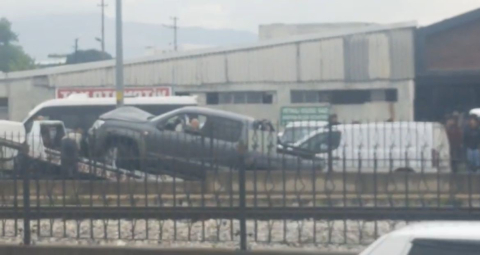 Bursa'da korkutan kaza: Kontrolden çıkan araç durağa daldı