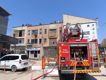 İnegöl'de mobilya imalathanesinde yangın