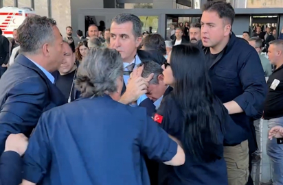 AKM'deki tören çıkışında Özgür Özel'e saldırı