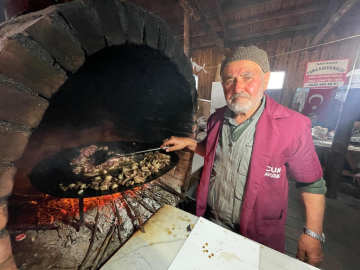 Yüzyıllık kaselerde 12 saatlik lezzet: Bursa’da güveç geleneği yaşatılıyor