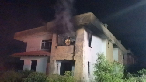 Bursa'da kimsesizlerin kaldığı metruk binada yangın çıktı