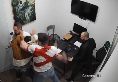 Bursa'da milli sporcuya spor salonunda silahlı tehdit ve dayak