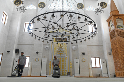 Osmangazi’deki camilerde bayram temizliği