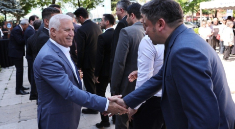 Başkan Bozbey, Büyükşehir çalışanlarının bayramını kutladı