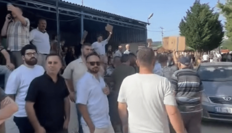 Bursa'da kurbanlık karmaşası: Hissedarlar birbirini kartonlarla aradı