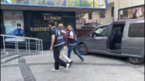 İstanbul'da sokakta canlı yayın yapan kadını taciz eden 71 yaşındaki şüpheli gözaltına alındı