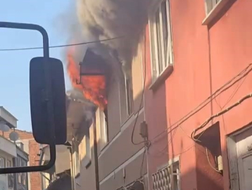 Bursa’da bir daire alevlere teslim oldu