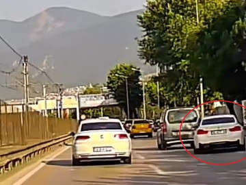 Bursa'da makas atan sürücü kameraya yakalandı