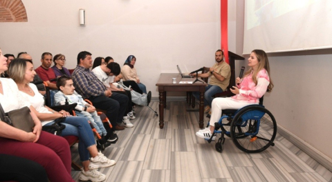 Dünyanın ilk ve tek engelli kadın ralli pilotu Bursalı Kübra Keskin, engellilere umut oluyor