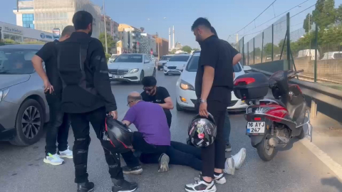 Bursa'da araçların arasından geçmeye çalışan motosikletliler kaza yaptı
