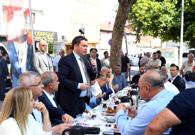 Başkan Aydın mahalleleri geziyor sorunları yerinde çözüyor