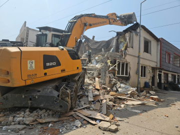 Osmangazi'de kaçak yapı yerle bir edildi