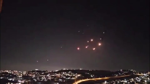 İran, İsrail’i füze yağmuruna tutuyor