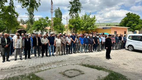 Kafasına yapışan keneyi kendisi çıkaran adam hayatını kaybetti