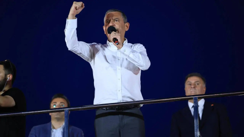 Özgür Özel: "Verecekleri her karara hazırız, CHP dimdik ayaktadır"