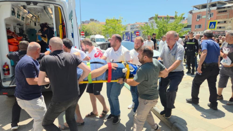 Bursa'da kaza: Fren yerine gaza bastı, kaldırımdaki yayalara daldı