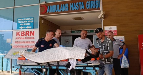 İnegöl’de elektrik direğinden düşen işçi ağır yaralandı