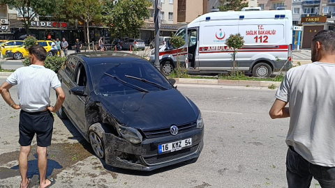 İnegöl'de iki araç kafa kafaya çarpıştı: 4 yaralı