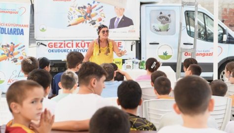 Gezici Kütüphane Osmangazili çocukları bilgiyle donatıyor