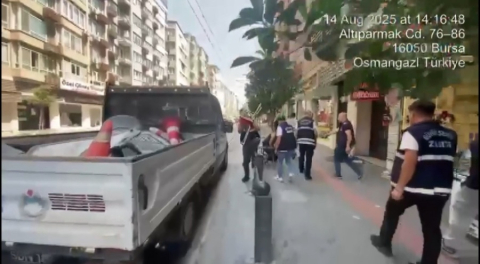 Bursa'da kaldırımlar işgalden temizlendi