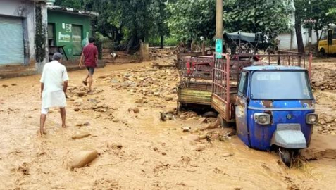 Hindistan'da 'bulut patlaması': Beşi çocuk yedi ölü