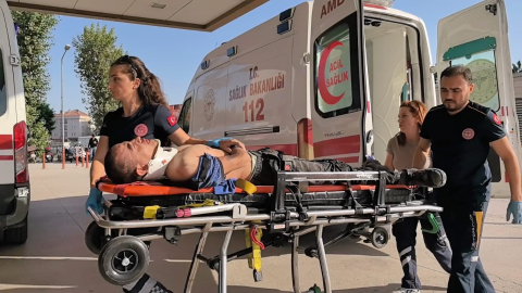 Bursa'da cam fabrikasında işçi makineye sıkıştı