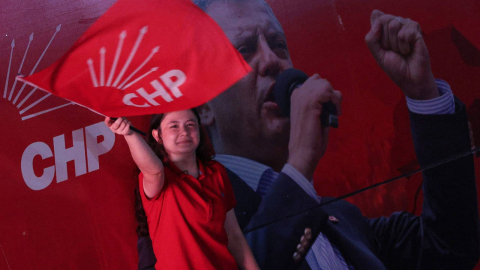 CHP'nin ilçe kongreleri bir bir engelleniyor